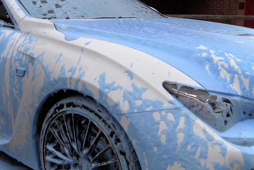 Colored Snow Foams Helps Clean White Cars