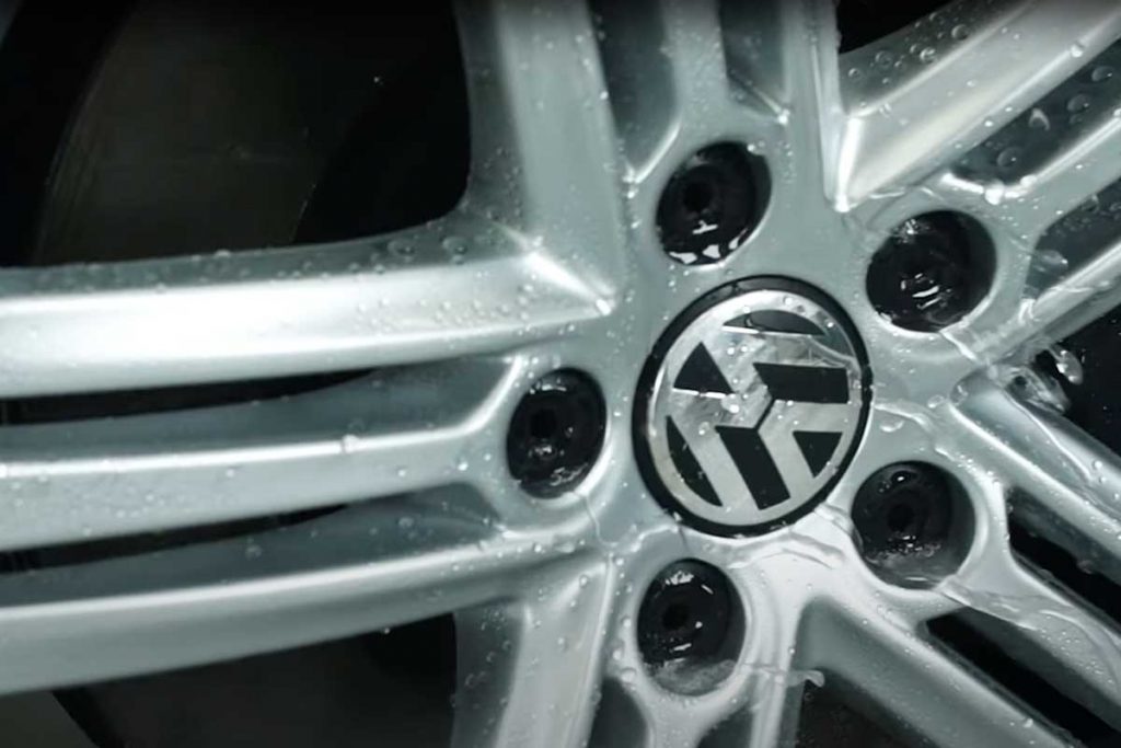 Rinse Gyeon Q²M Wetcoat to protect wheel