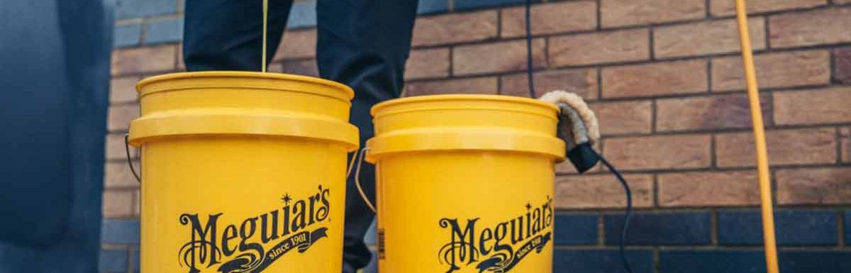 What is two bucket car washing method?