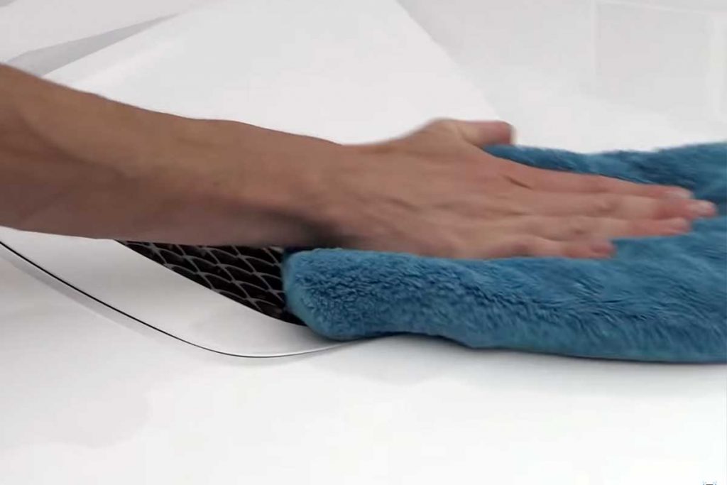use a contrasting drying towel to aid focus