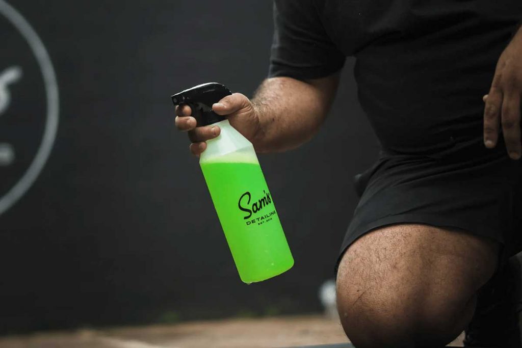 This lime scented Wheel & Tire cleaner is great at tackling tough dirt and grime